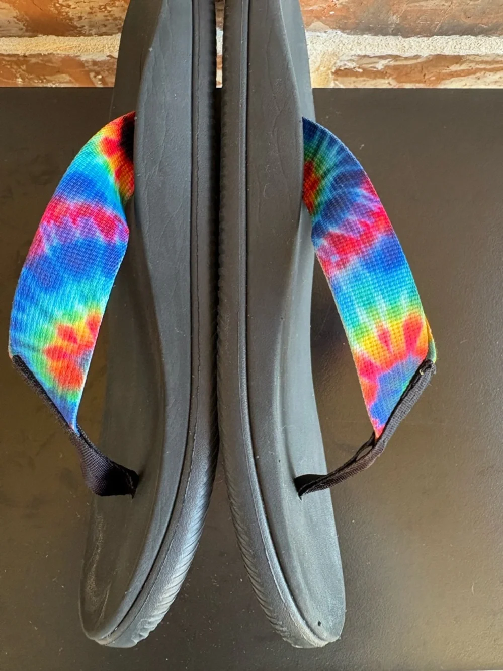 Chacos Chillos Rainbow Tie Dye Toe Thong Flip Flops Sandals Size 8